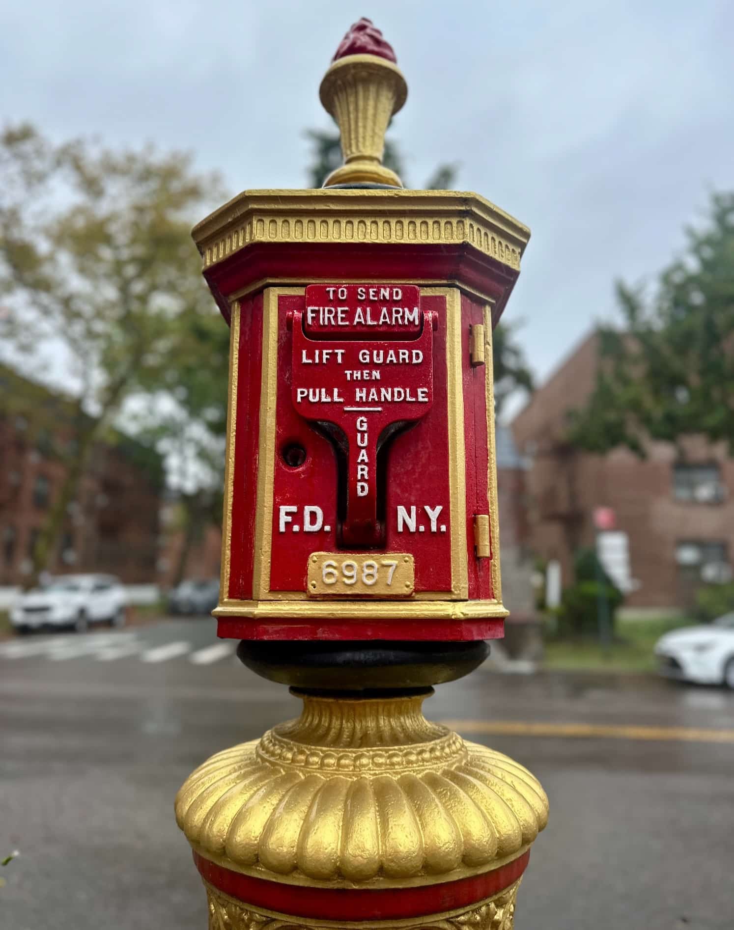A little piece of old New York hiding in plain sight. 🚒❤️One of the things I love about walking through Queens is coming across historic fire alarm boxes like this one. Its red-and-gold details are a reminder that even familiar neighborhood streets have stories to tell.Long before 911, these boxes gave New Yorkers a way to alert the fire department. Many are still in service today!Other cities have their own charming versions, but I love how this one adds a touch of history to a Queens walk and invites you to pause for a closer look.What’s a neighborhood detail you love noticing?📍 Queens, NYC#nychistory #queensnewyork #firealarm #nyctour #nyctourguide