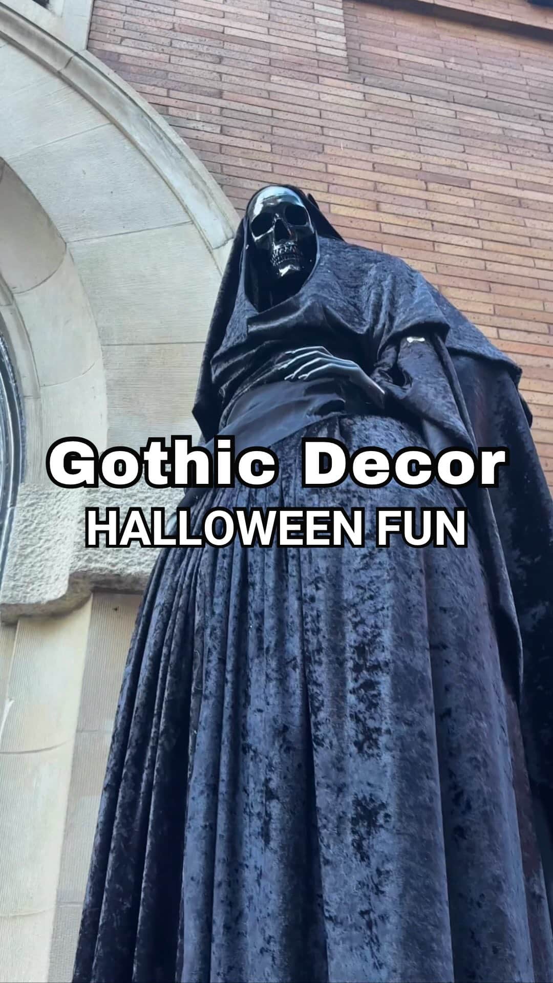 A little Gothic drama brings an extra edge to Halloween on the Upper East Side! 🖤🎃👻With elaborate decorations, haunting details, and a little edge, this home is showing off its darker side of the season 🖤📍 Upper East Side, ManhattanWould you stop for a closer look, or keep walking past this spooky scene? 👻🎃#uppereastsidenyc #manhattan #nychalloween #nyctour #nyctodo