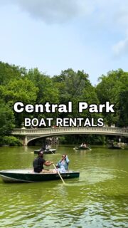 🚣‍♀️✨ Few things feel more New York than renting a rowboat on Central Park’s lake. This timeless experience has played backdrop to countless films, romantic moments, chance encounters, and unforgettable NYC memories, all unfolding out on the water. 💕#Centralpark #centralparkboathouse #nyctodo #nycguide #nycitinerary